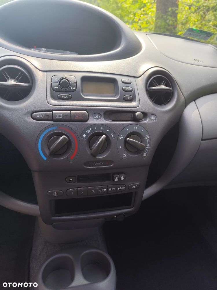 Toyota Yaris 1.0 Luna - 9