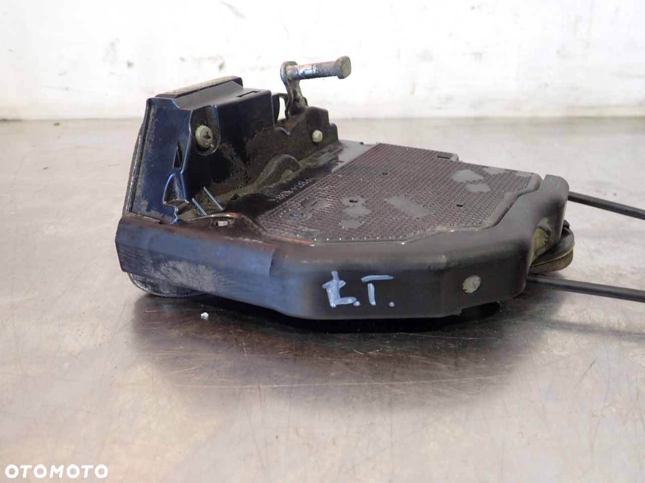 ZAMEK LEWY TYŁ DRZWI TOYOTA URBAN CRUISER - 6