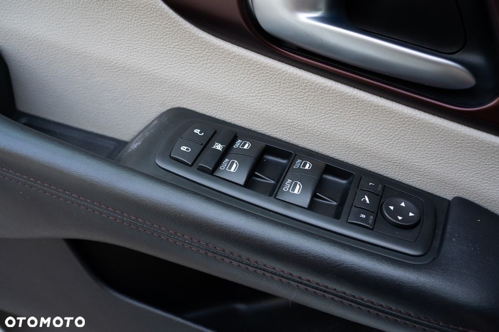 Chrysler Pacifica - 16