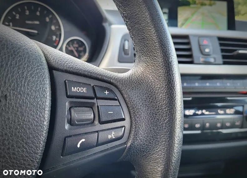 BMW Seria 3 320i - 9