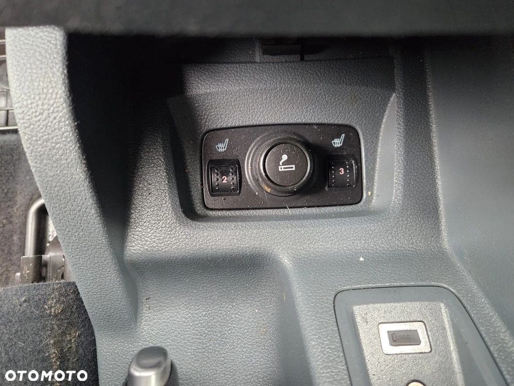 Ford C-MAX 1.6 Ti-VCT Champions Edition - 24