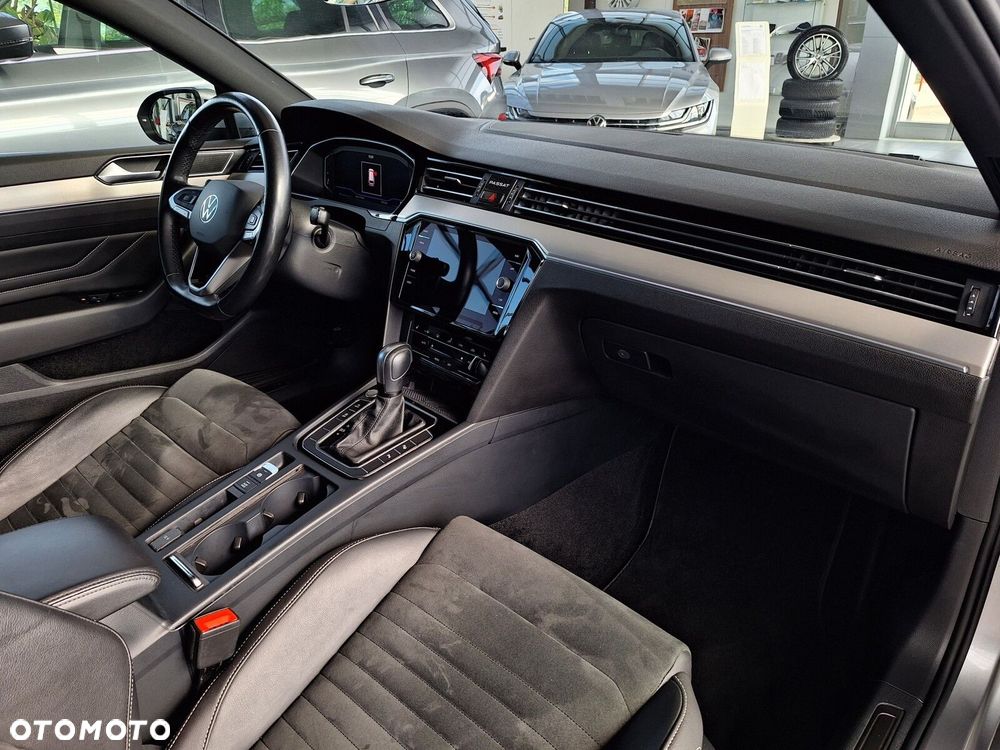 Volkswagen Passat Variant 2.0 TDI Elegance DSG - 23