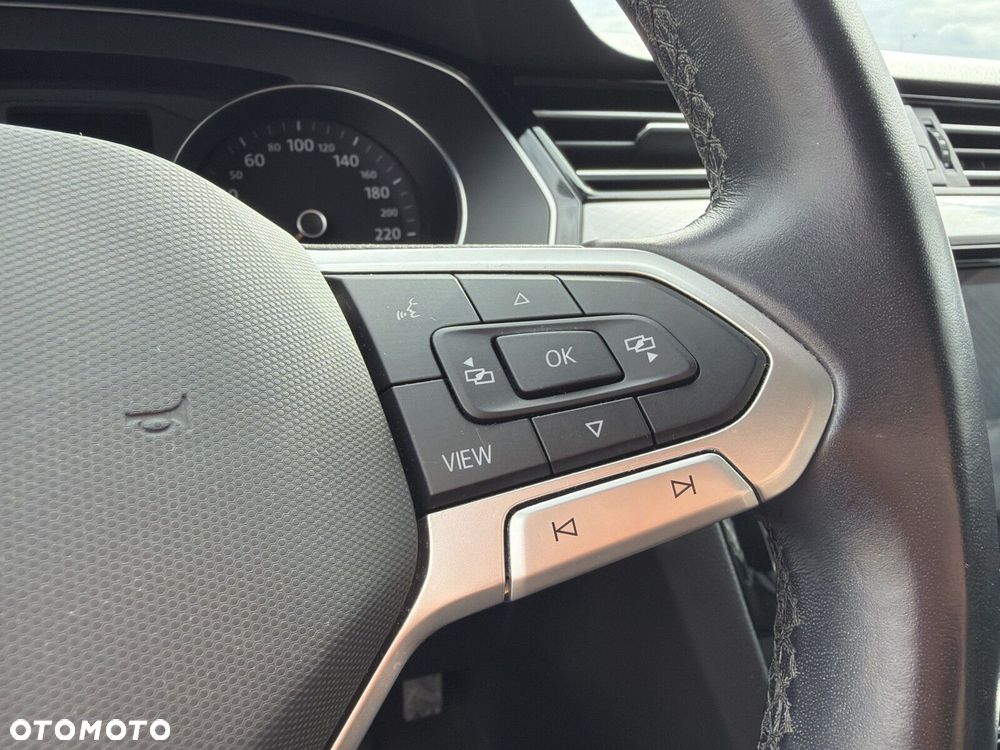Volkswagen Passat - 25