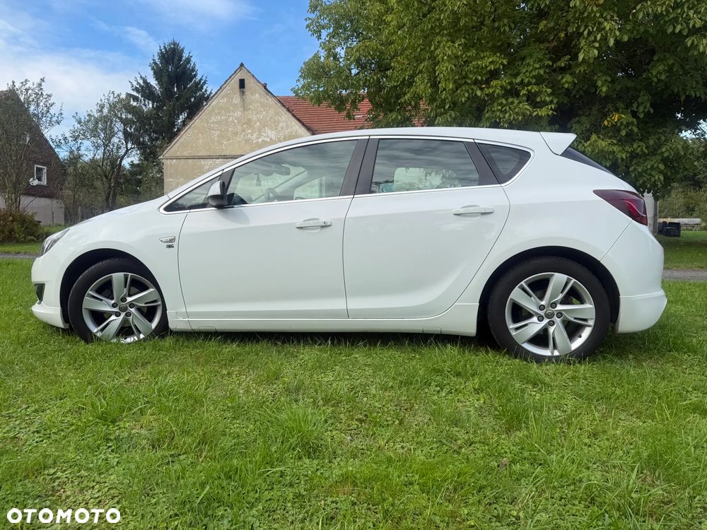 Opel Astra 2015 photo 2