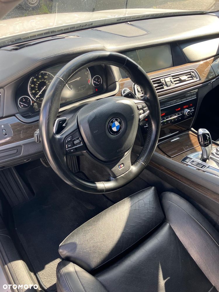 BMW Seria 7 740Li - 8