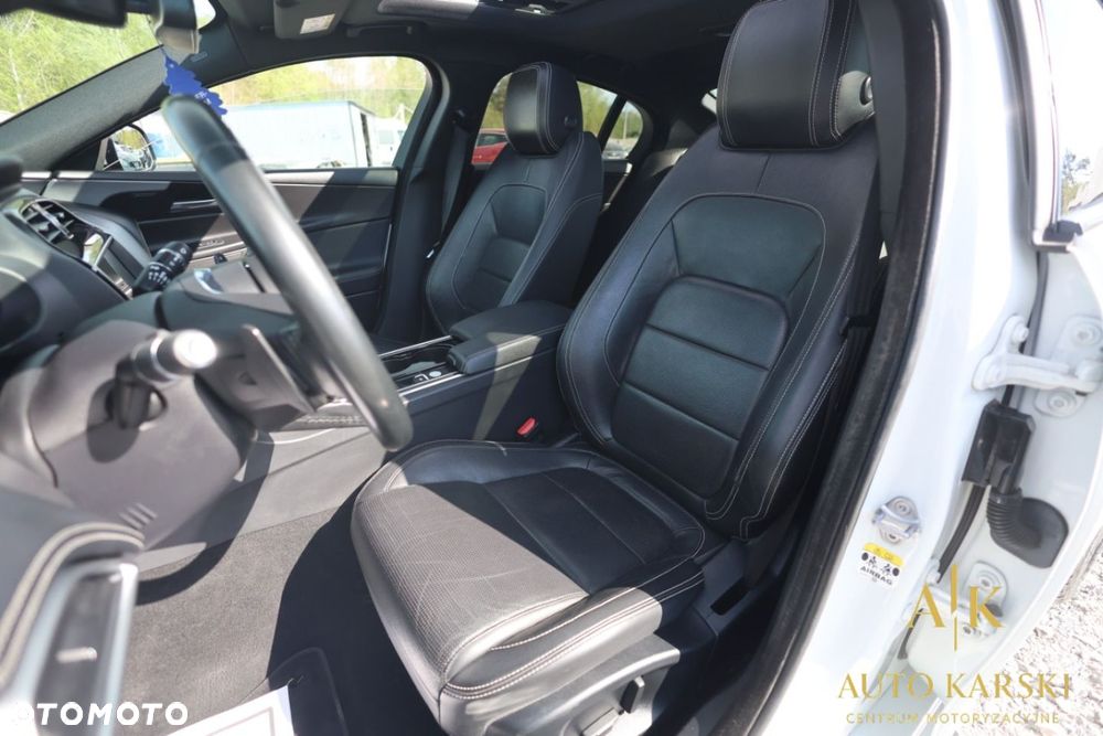 Jaguar XE - 38