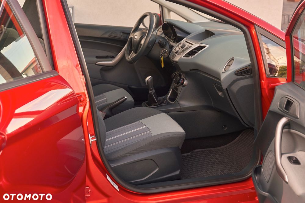 Ford Fiesta 1.25 Champions Edition - 26