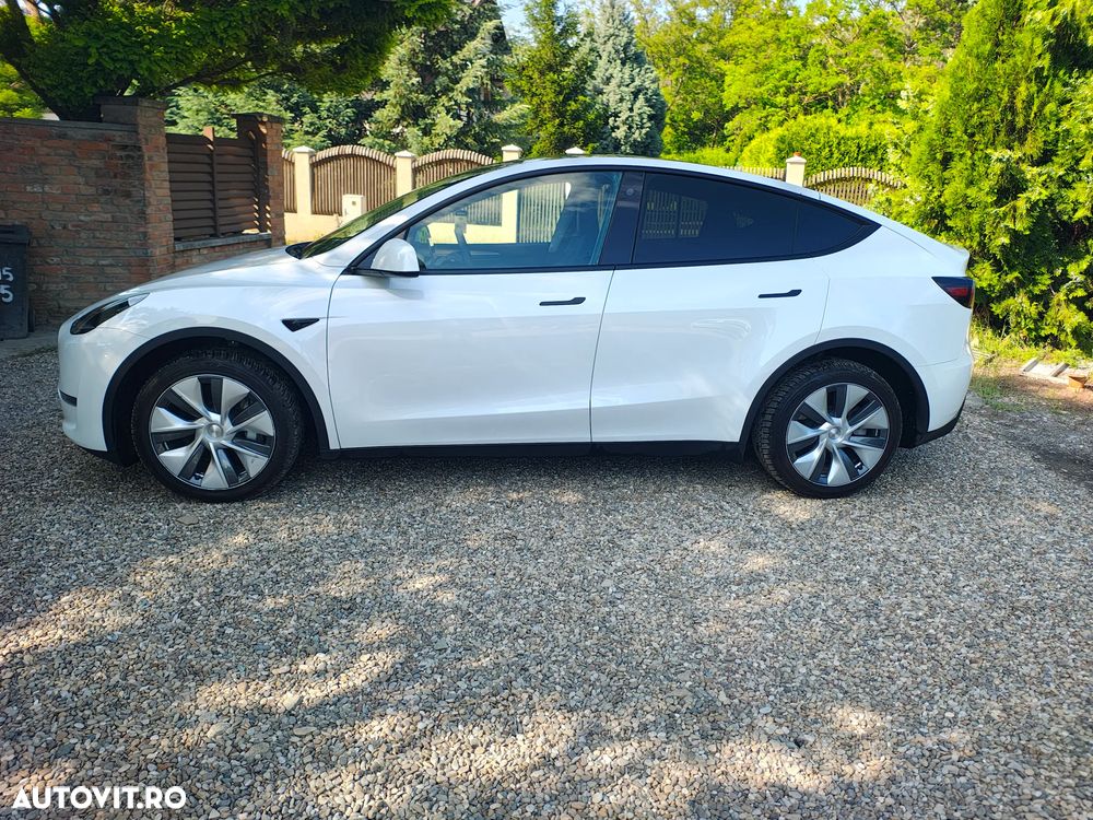 Tesla Model Y - 5