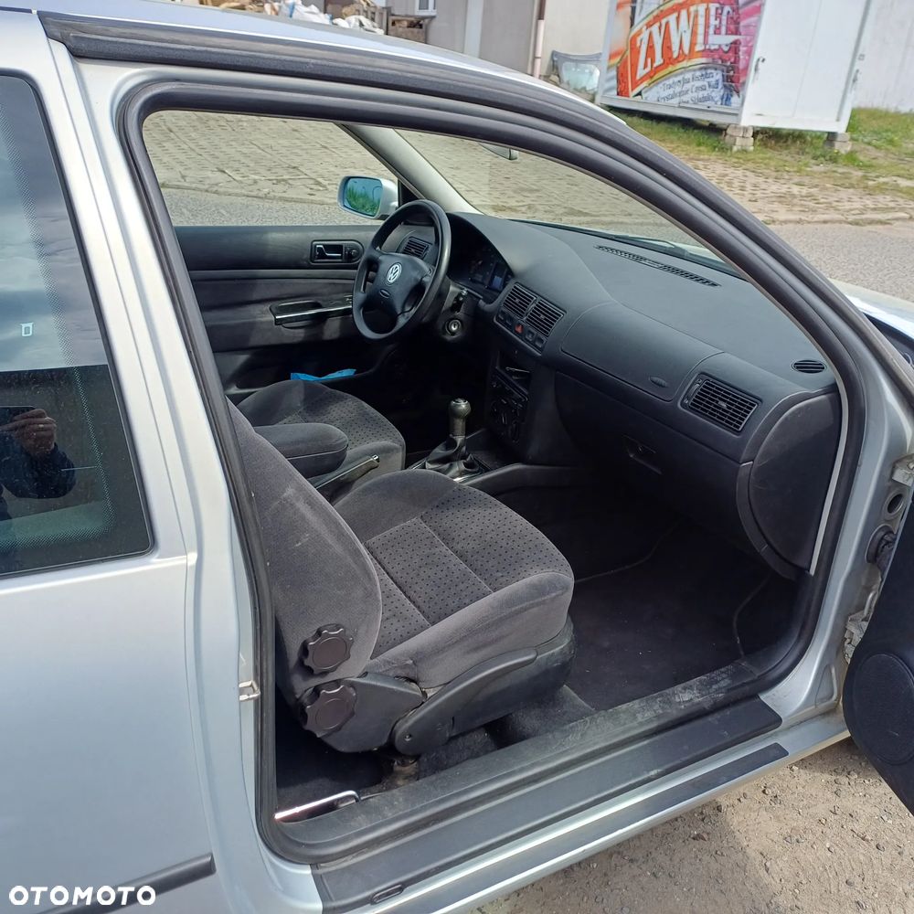 Volkswagen Golf 1.6 - 7