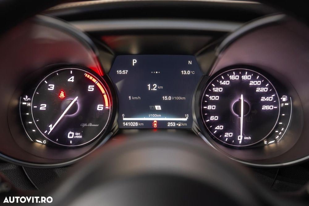 Alfa Romeo Giulia 2.2 Diesel AT8 Super - 16