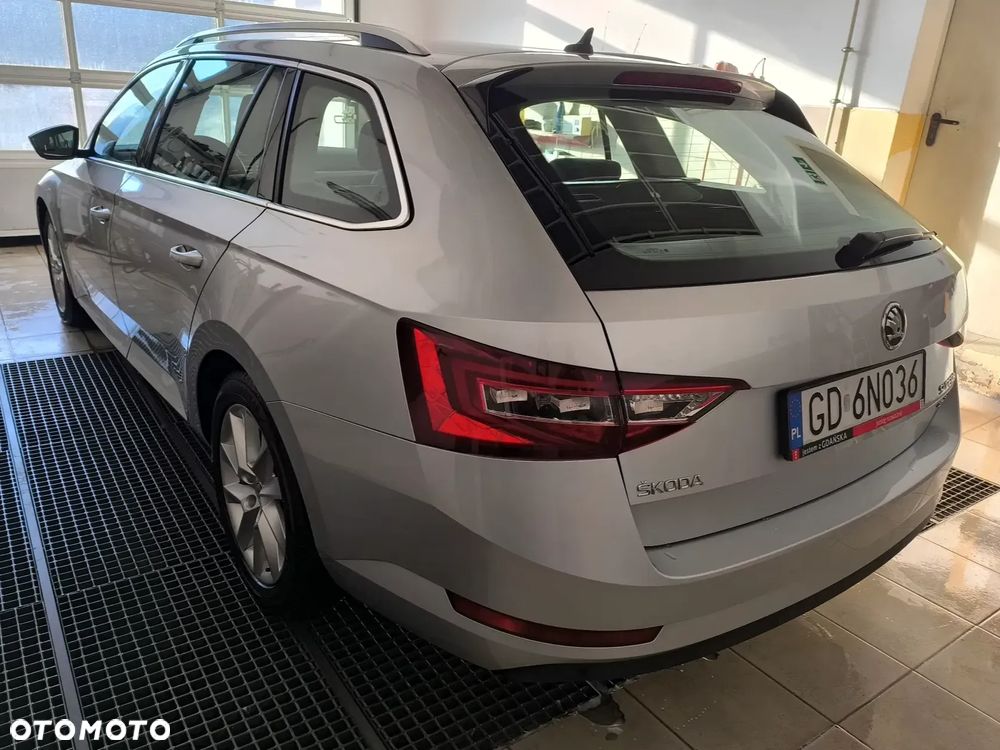 Skoda Superb 2.0 TDI SCR 4x4 Style DSG - 14
