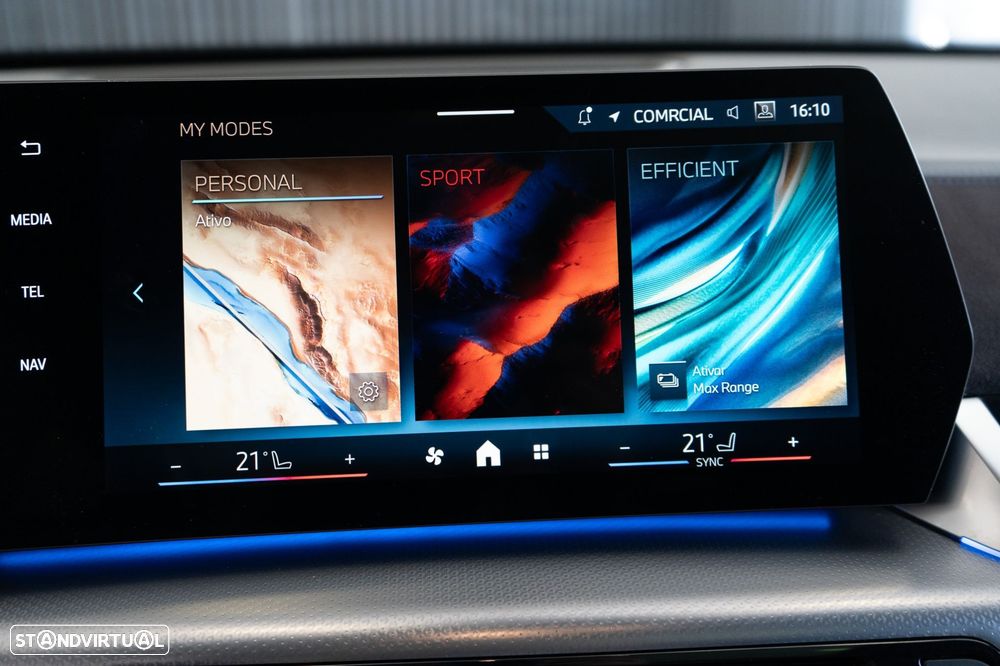 BMW iX2 eDrive20 Pack Desportivo M - 31