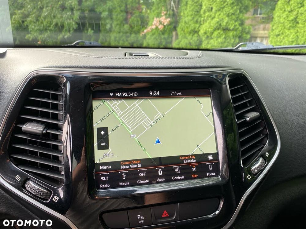 Jeep Cherokee - 18