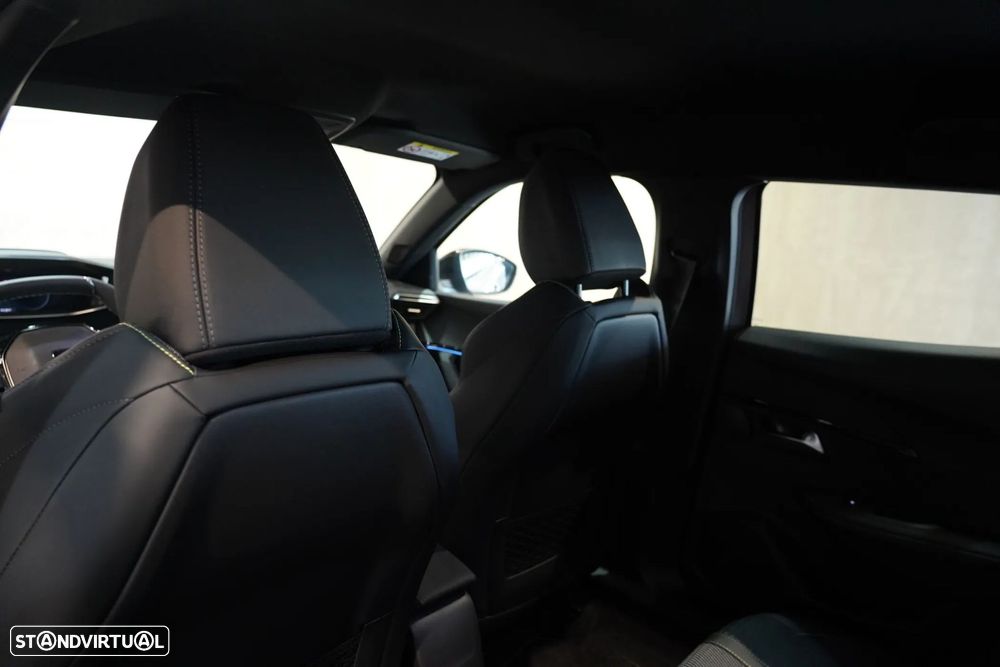 Peugeot e-2008 54 kWh GT - 32