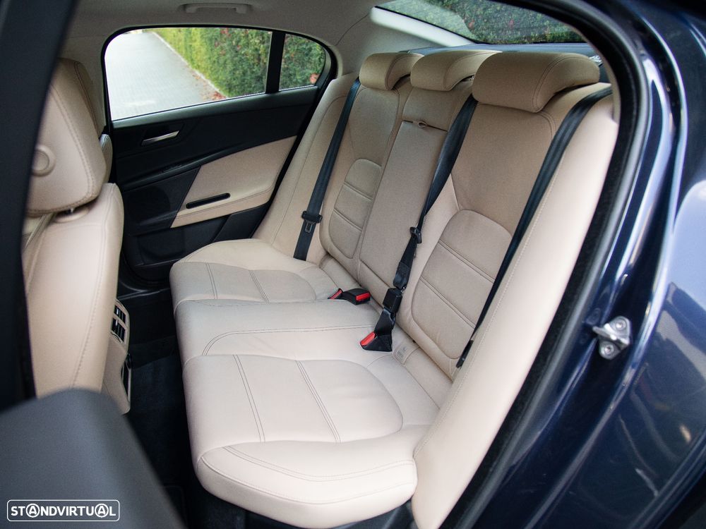 Jaguar XE 2.0 D Prestige - 16