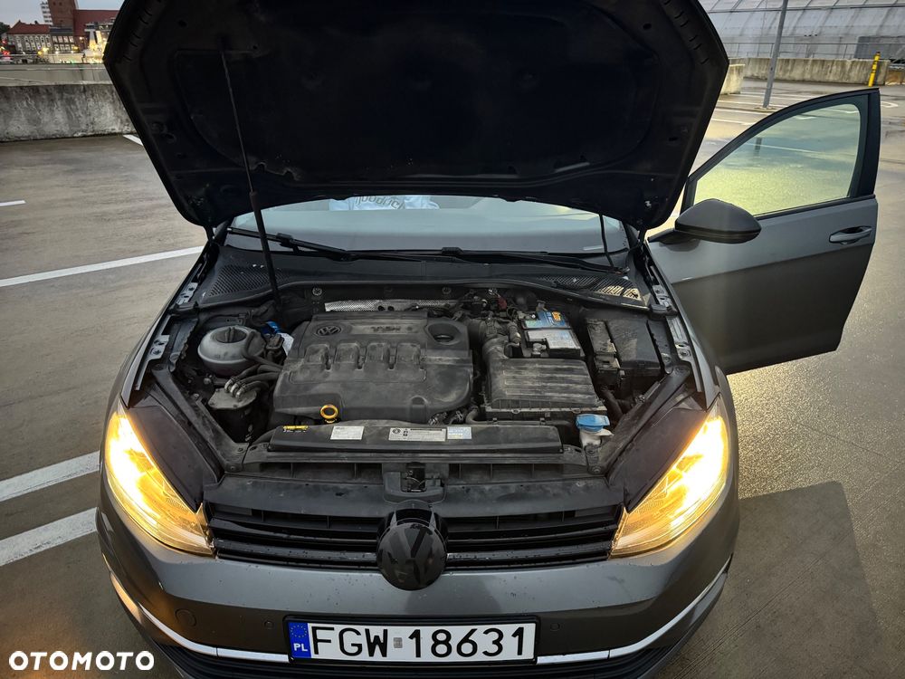 Volkswagen Golf - 32