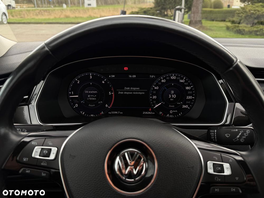 Volkswagen Passat 2.0 TDI (BlueMotion Technology) Highline - 32