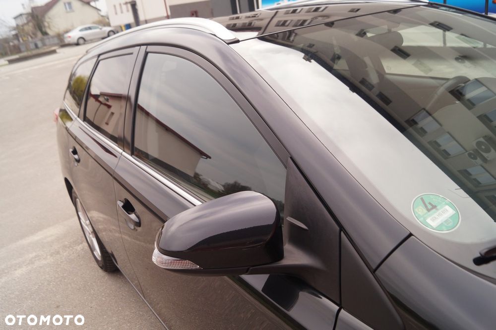 Toyota Auris 1.6 D-4D Executive - 40