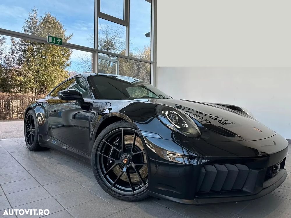 Porsche 911 Carrera 4 GTS PDK - 1