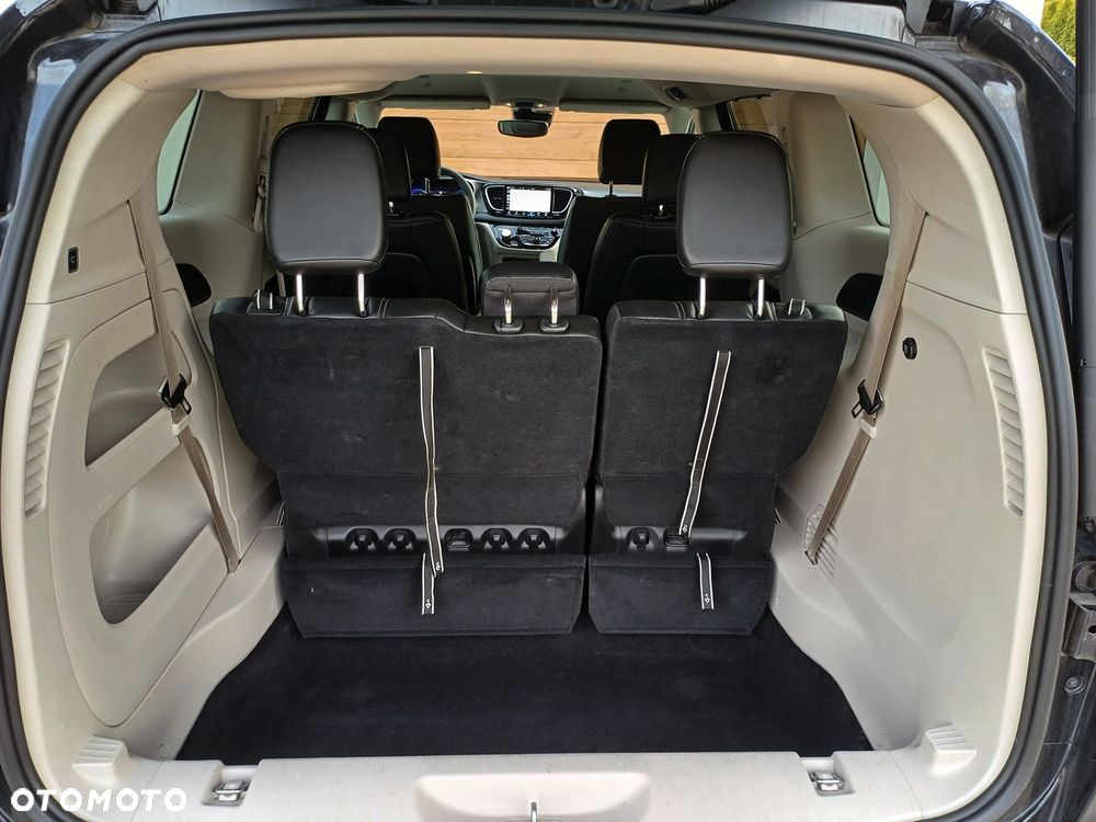 Chrysler Pacifica - 23