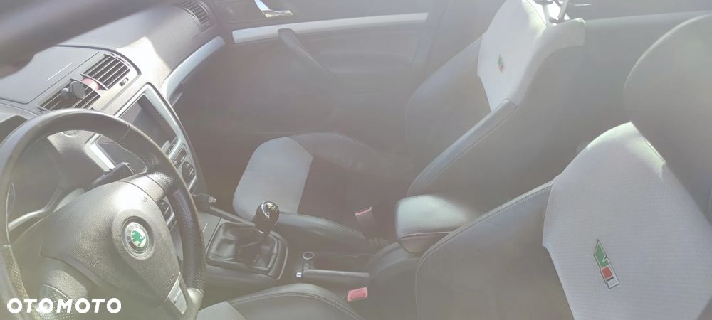 Skoda Octavia 2.0 TDI DPF RS - 11