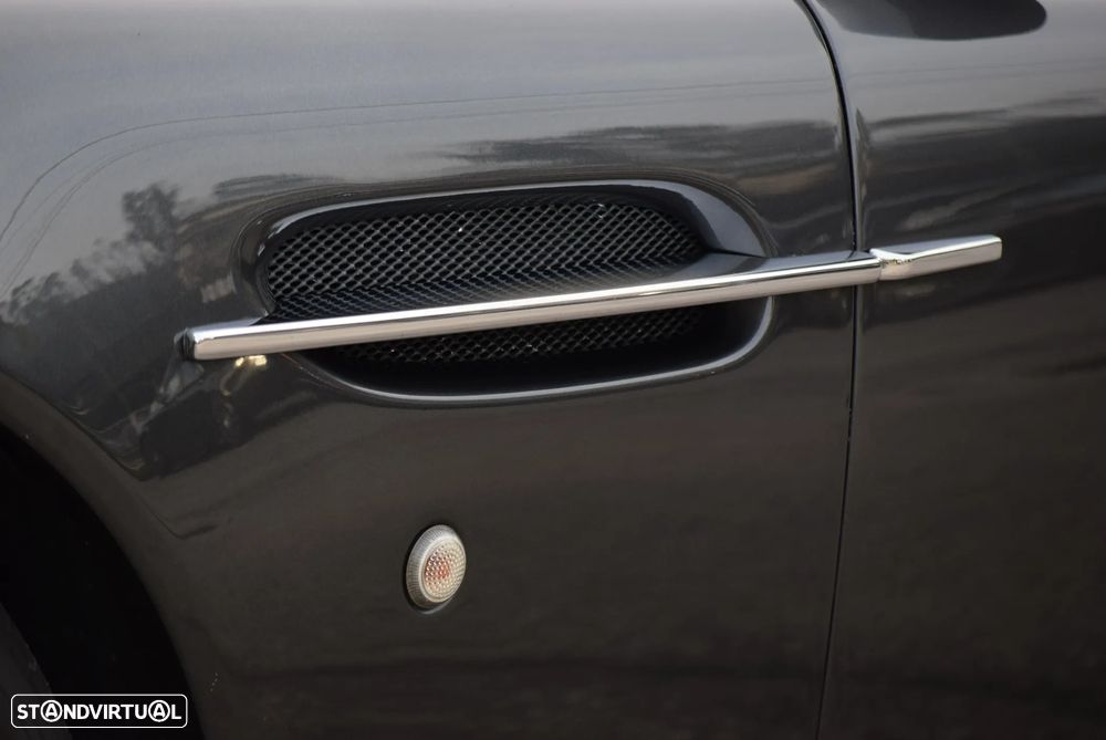 Aston Martin Vanquish - 8