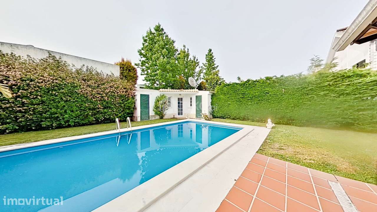 MORADIA T5 DE ESQUINA NA VERDIZELA COM PISCINA, SAUNA, JARDIM E SEGURA - Grande imagem: 4/60