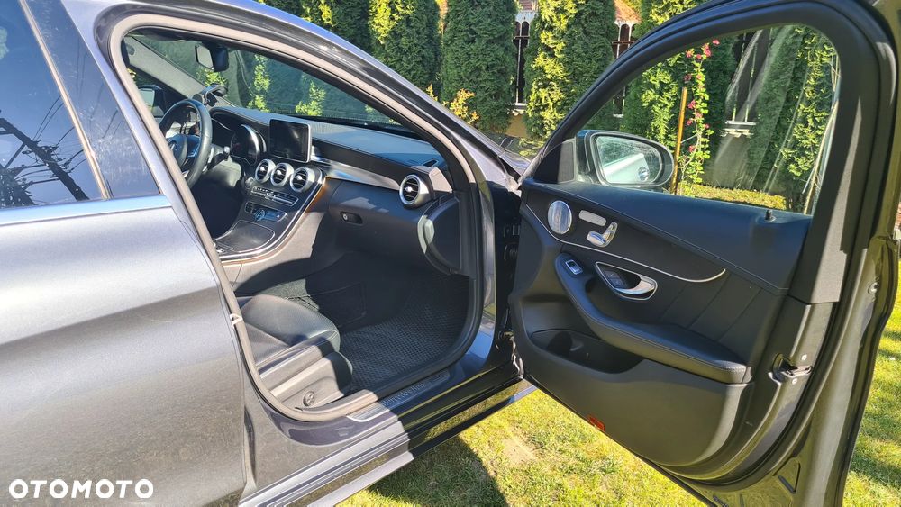 Mercedes-Benz Klasa C 300 7G-TRONIC AMG Line - 17