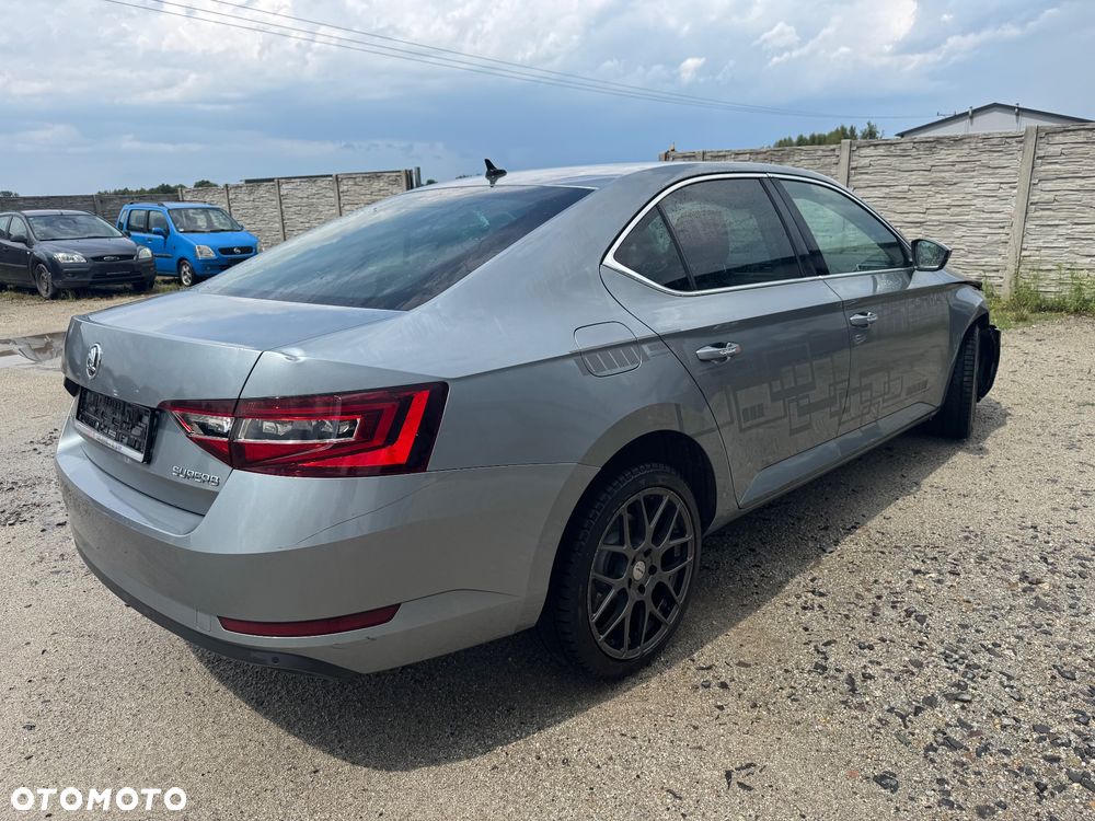 Skoda Superb 2.0 TDI DSG Sportline - 6