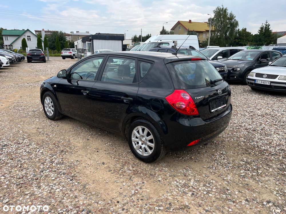 Kia Ceed 1.4 CVVT Attract - 32