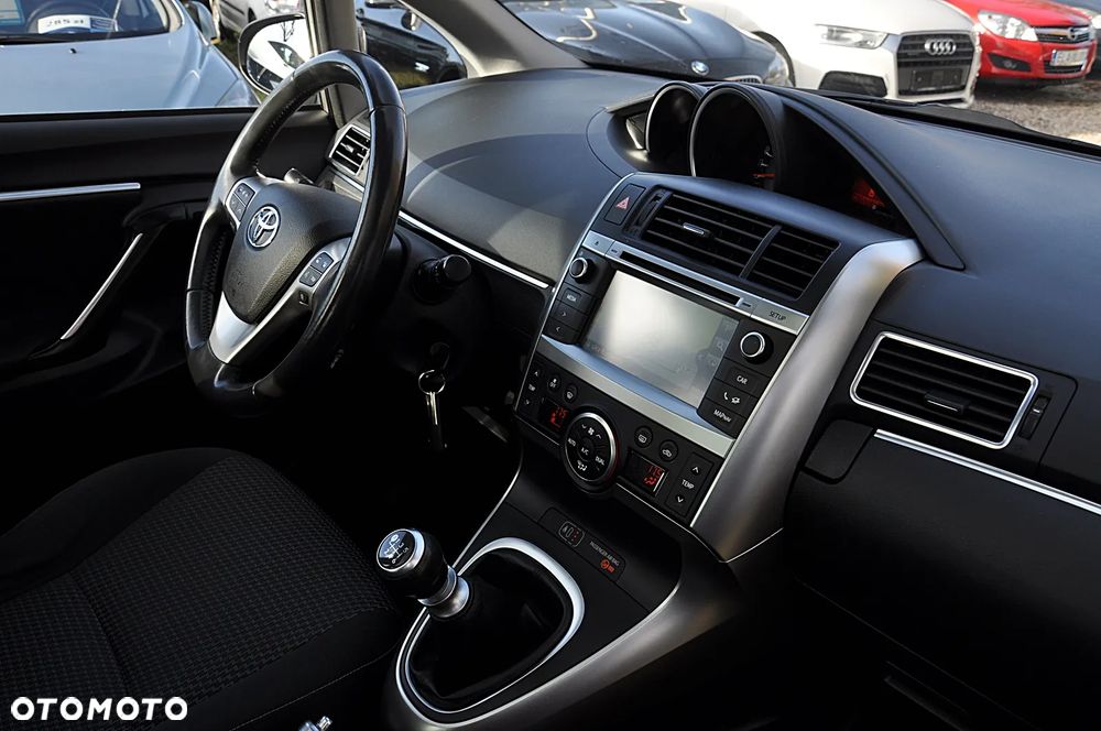 Toyota Verso 1.8 Premium - 21