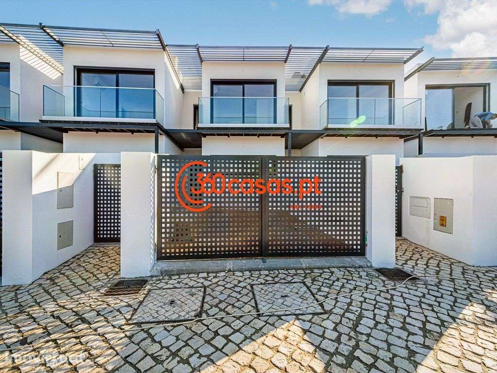 Moradia T3 nova com estacionamento e logradouro em Olhão - Grande imagem: 4/21