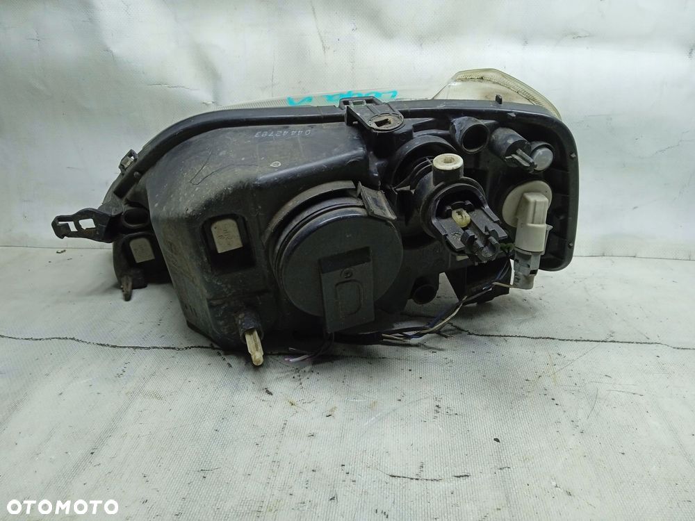 Lampa Prawa Przód Dacia Logan - 4