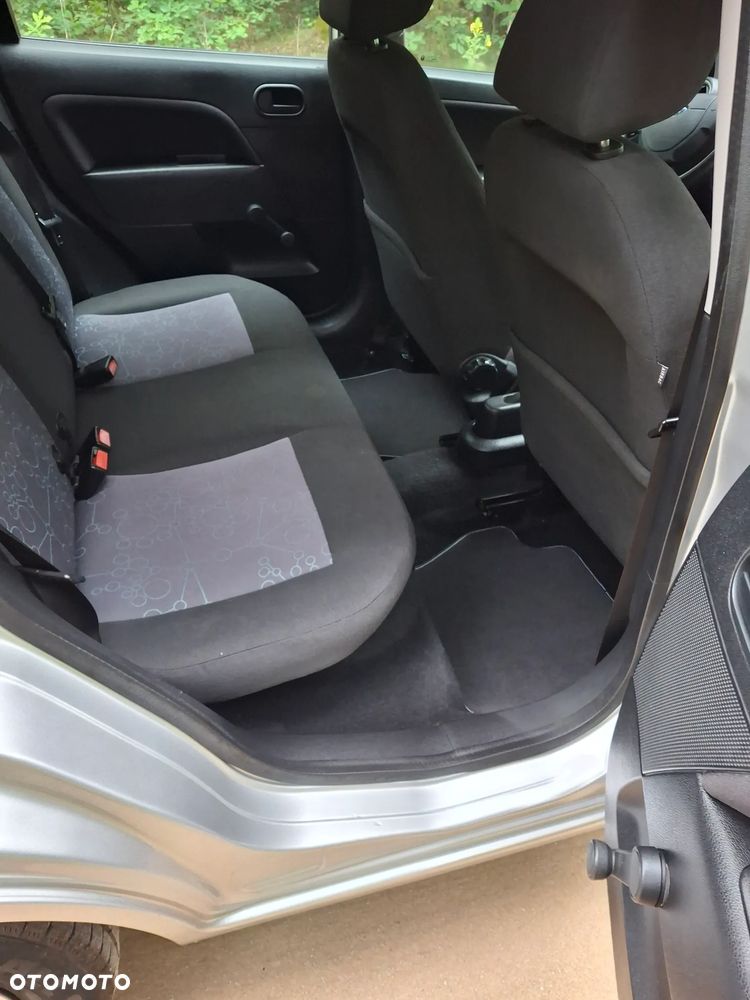 Ford Fiesta - 12