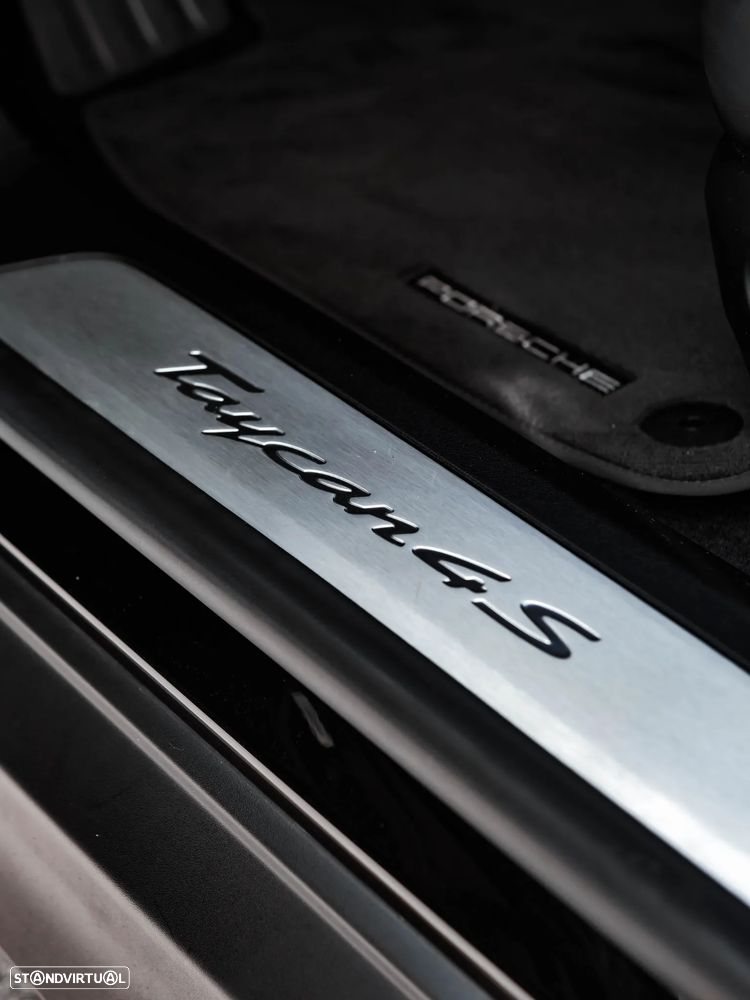 Porsche Taycan 4S - 12