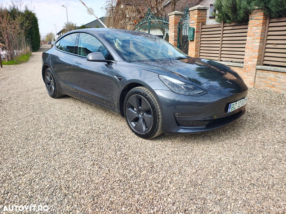 Tesla Model 3 - 1