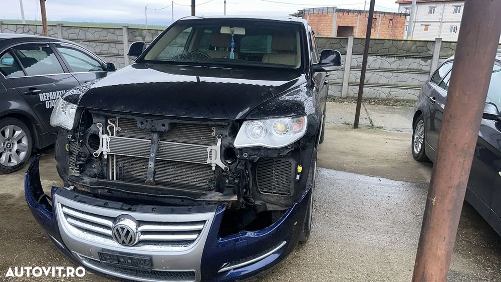 Volkswagen Touareg - 1