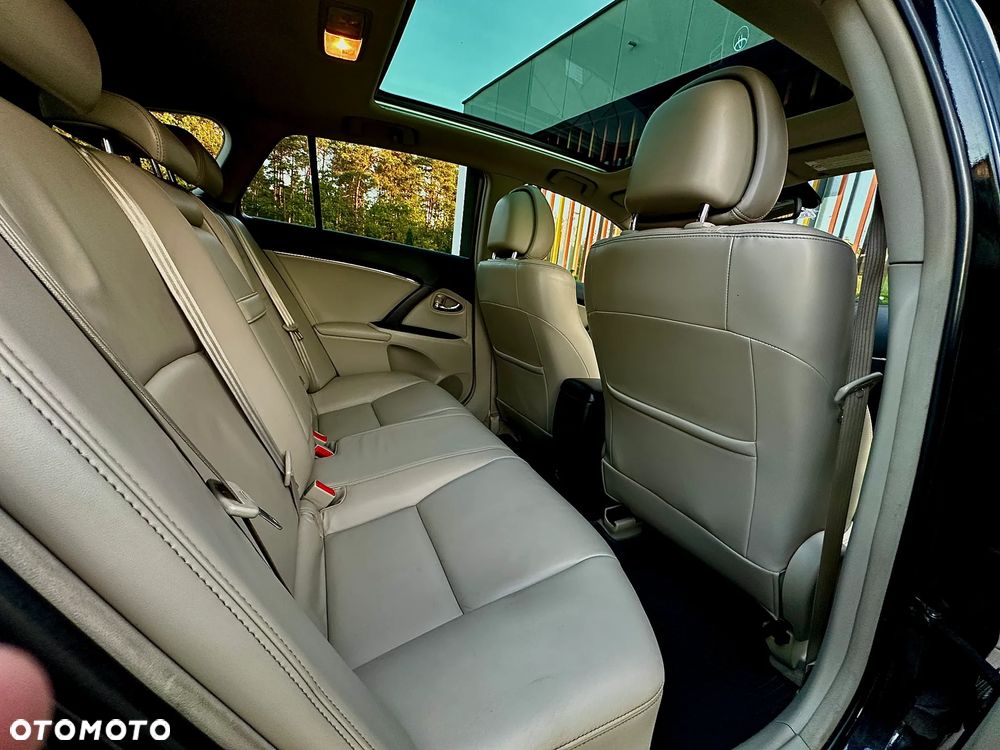 Toyota Avensis - 13