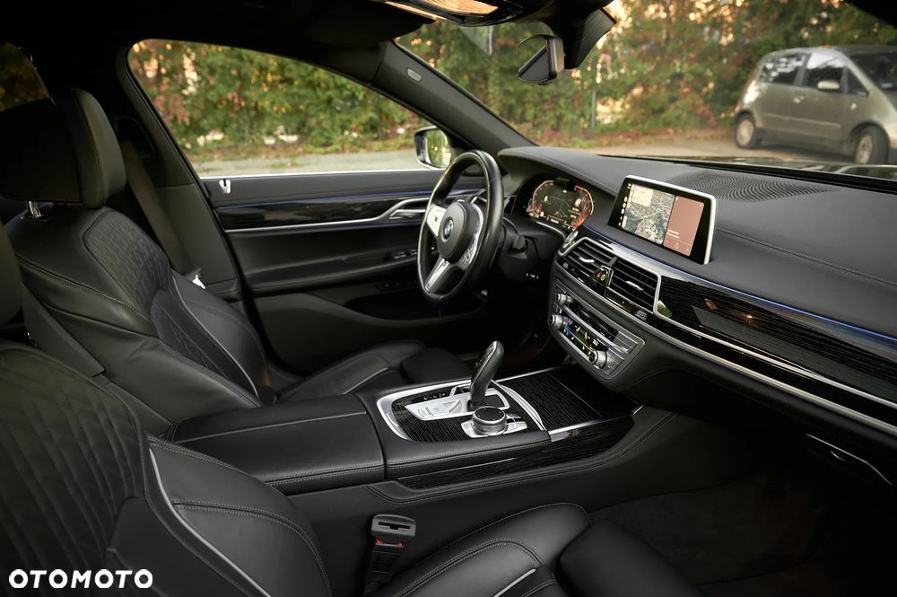 BMW Seria 7 730d xDrive mHEV - 28