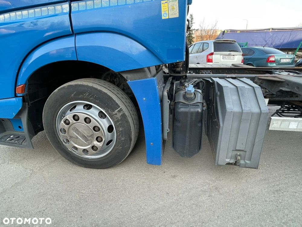 Mercedes-Benz Actros - 12