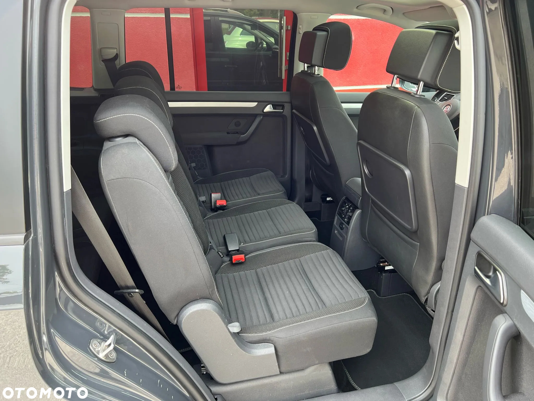 Volkswagen Touran 1.6 TDI DPF DSG Cup - 24
