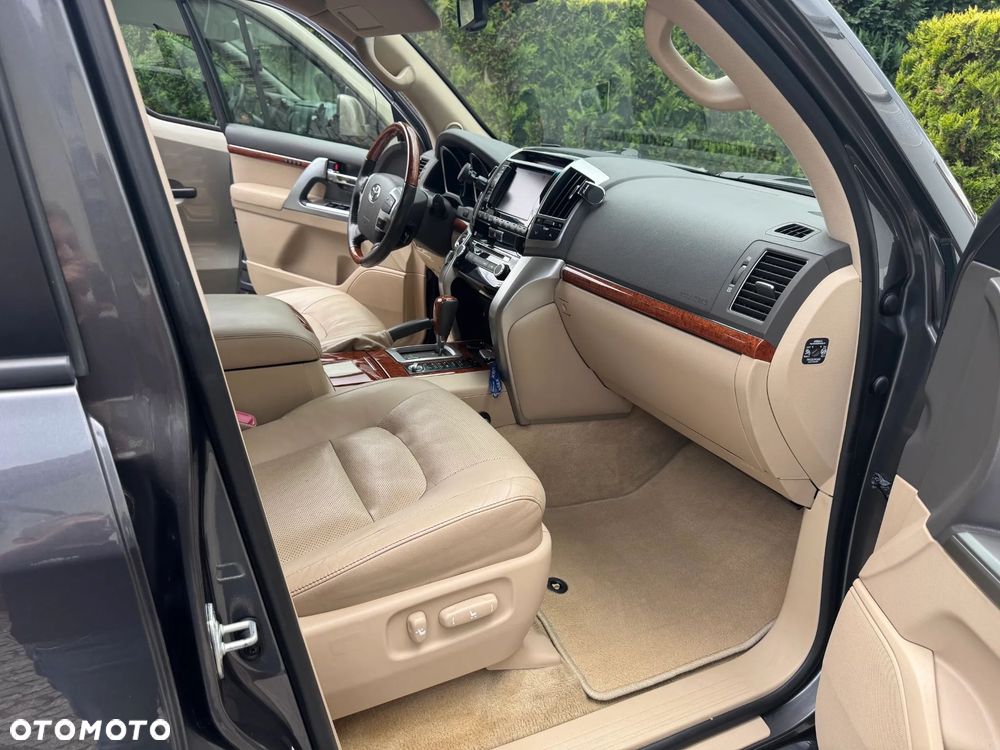 Toyota Land Cruiser - 13