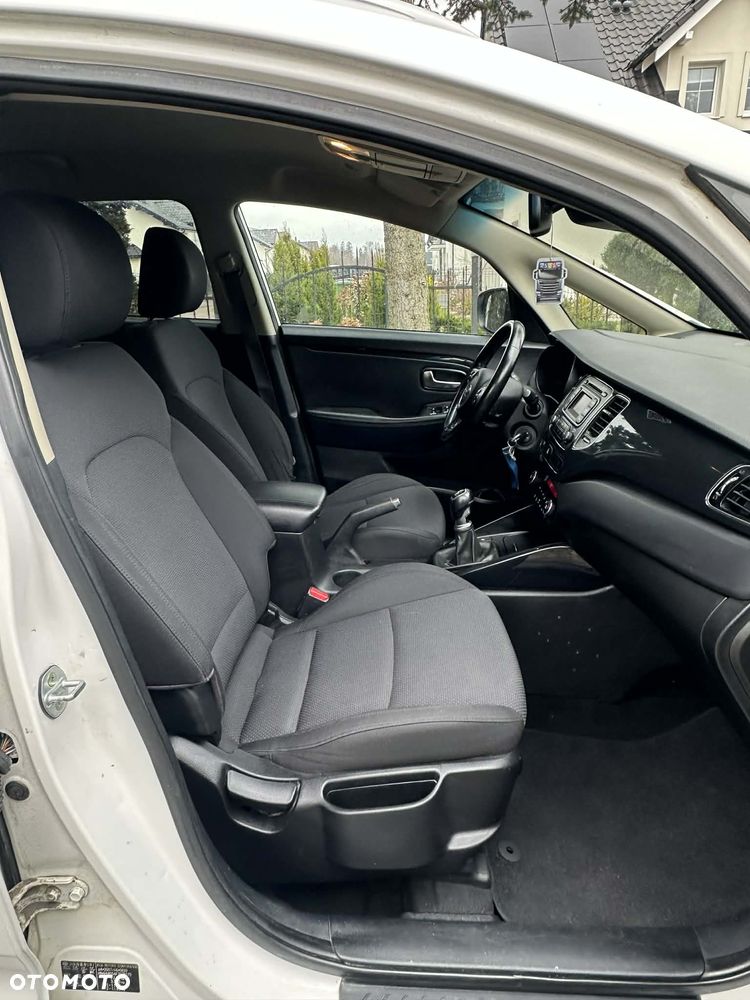 Kia Carens 1.7 CRDi 115 Dream Team Edition - 36