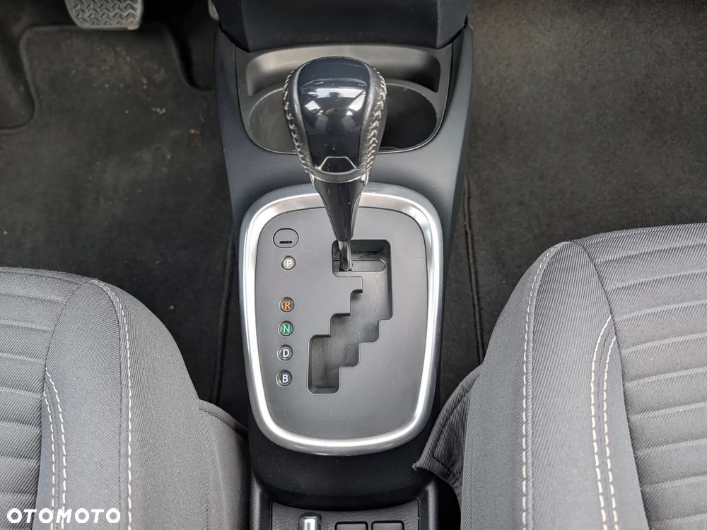 Toyota Yaris Hybrid 100 Premium - 22