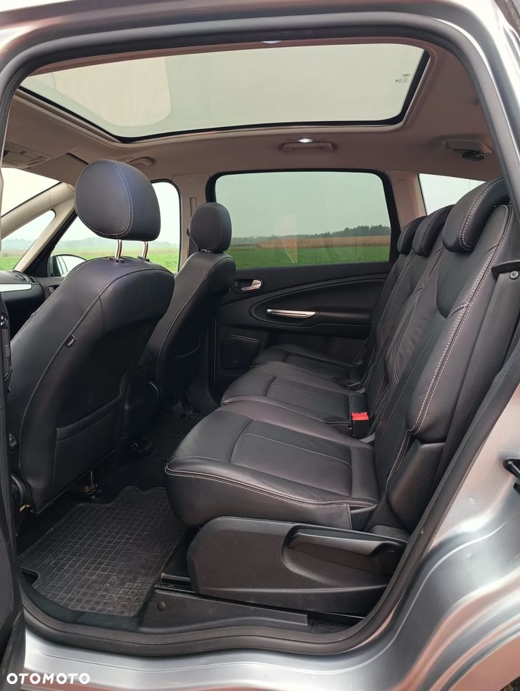Ford S-Max - 12
