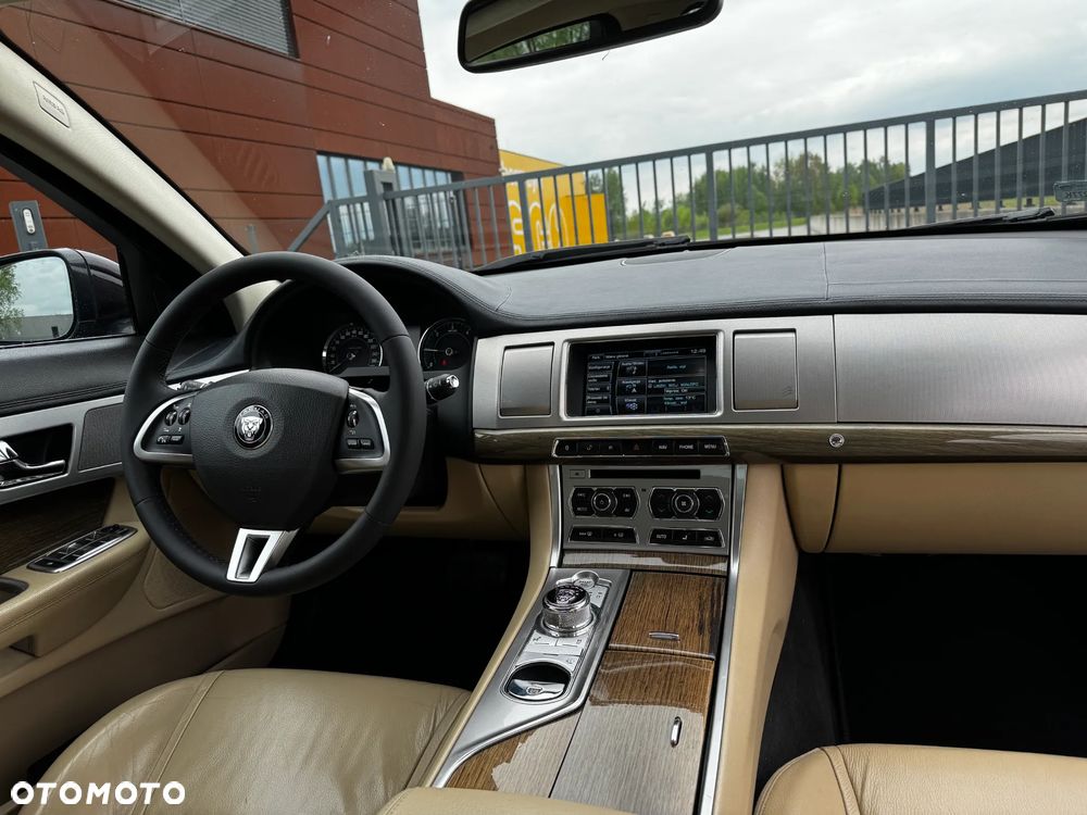 Jaguar XF 2.2 D Premium Luxury - 5