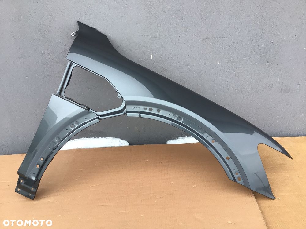 Błotnik przedni prawy Audi e-tron  4KE kod Z7S Daytonagrau