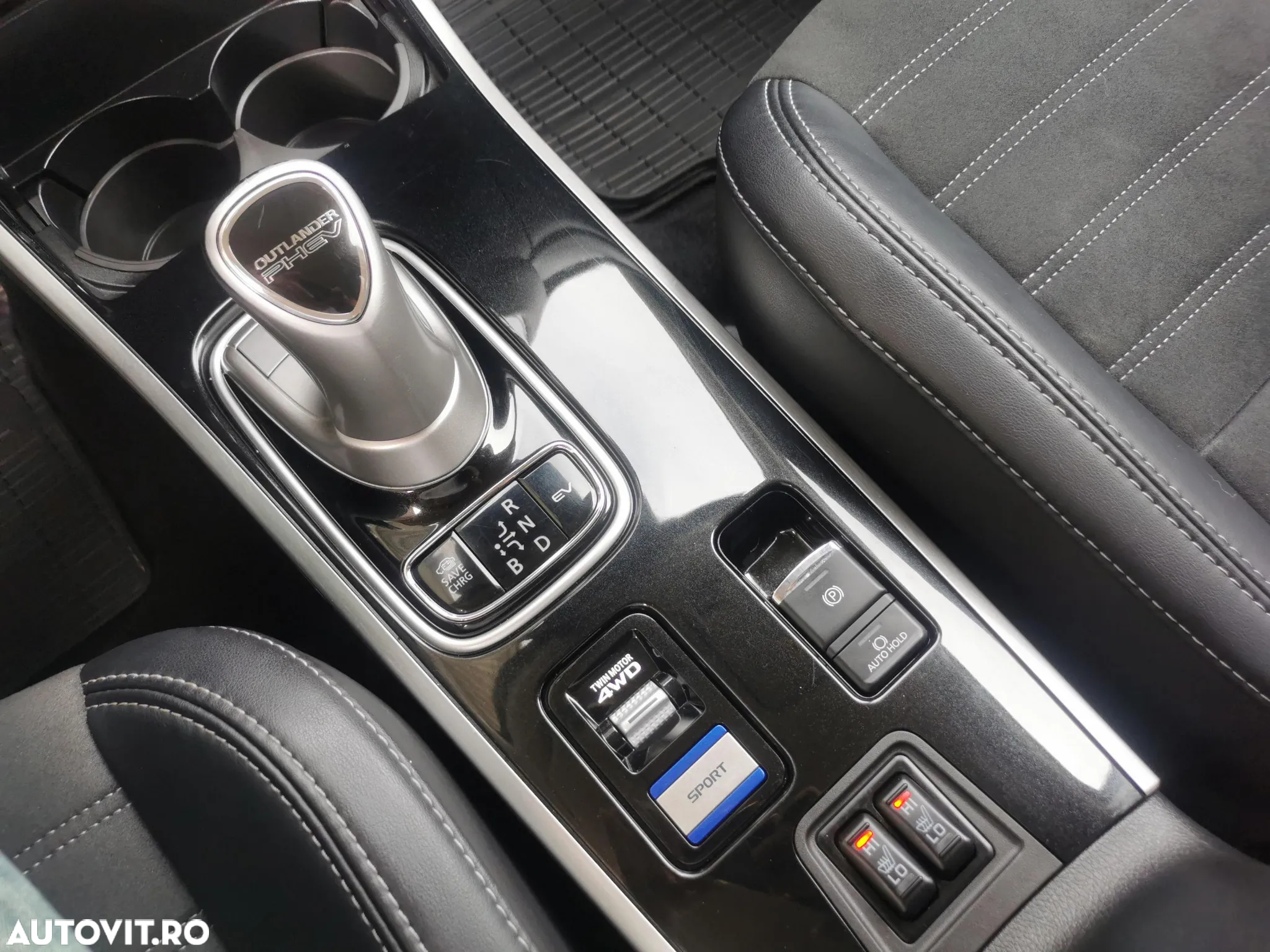 Mitsubishi Outlander PHEV 2.4 L 4X4 Invite - 29