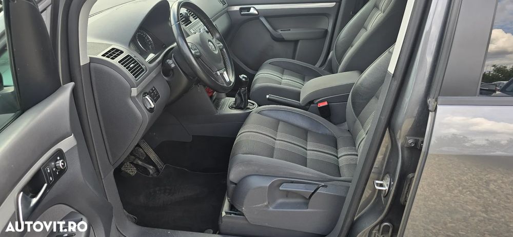Volkswagen Touran - 9