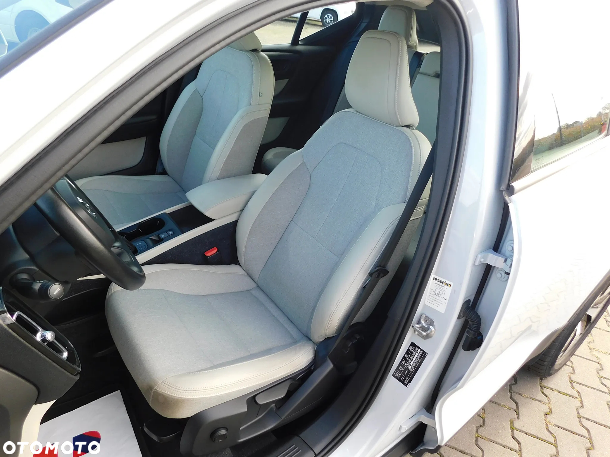 Volvo XC 40 T5 Plug-In Hybrid Momentum - 9
